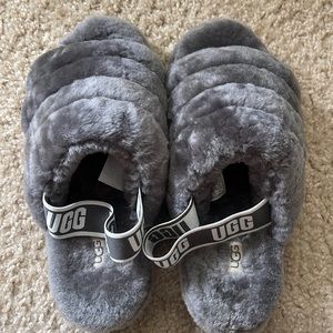 UGG SLIPPERS